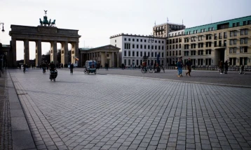 Economists lower forecast for German, expect GDP to shrink 0.1%