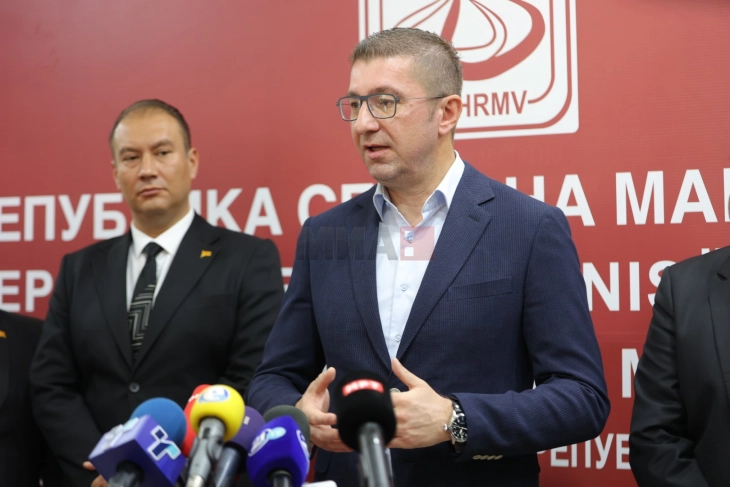 Mickoski: Qeveria është e hapur për takime me shoqatat që kërkojnë dalje nga 