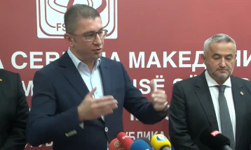 Mickoski: Shqipërisë i uroj shumë sukses, ndoshta një ditë rrugët tona sërish do të takohen në trajektoren drejt anëtarësimit në BE