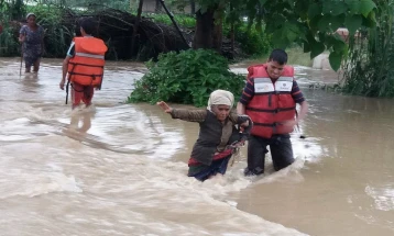 Të paktën 32 persona e kanë humbur jetën në përmbytjet në Nepal