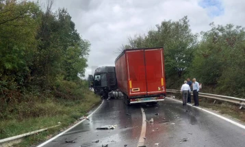 Сообраќајка на две товарни возила, во прекин сообраќајот на магистралата Куманово - Крива Паланка