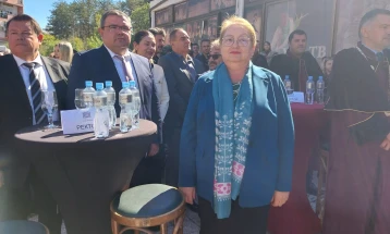 Janevska: Po diskutojmë me sindikatën për paga më të larta të mësimdhënësve