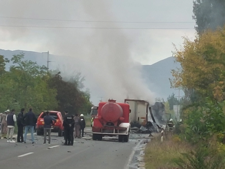 Tre persona e kanë humbur jetën, një është lënduar në aksidentin e rëndë në rrugën Prilep - Manastir në afërsi të fshatit Lagovë