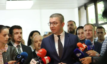 Mickoski: BDI-ja dalëngadalë, por sigurtë po përshtatet të jetë në opozitë, u dëshiroj ditë opozitare, ku do të reformohen