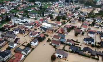 Поплавени централни делови на повеќе градови во БиХ, најтешка состојбата во Јабланица