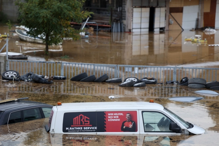 Ministri i Mbrojtjes së BeH: 20 viktima në përmbytje, Jabllanica është shkëputur