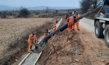 Janë vënë në funksion të gjitha mjetet e disponueshme për pastrim të shtretërve të lumenjve në pikat kritike pas paralajmërimit për reshje të rrëmbyeshme të shiut