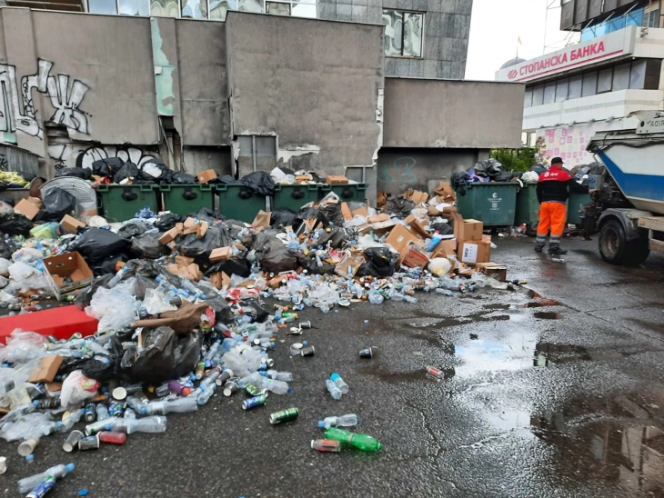 Подигнати и транспортирани приближно 50 кубни метри отпад по завршувањето на Скопскиот маратон 2024