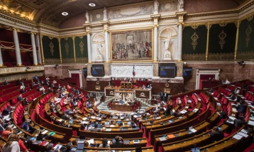 Vote of no confidence in France's government fails