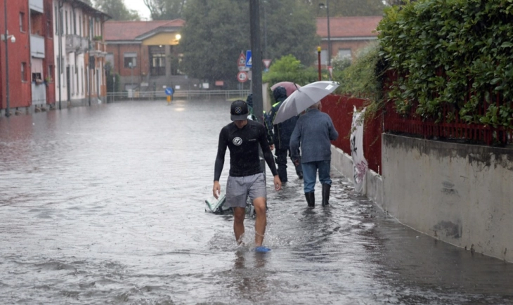 Реката Ламбро се излеа во близина на Милано