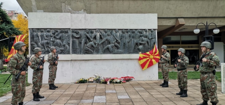 Пред Споменикот на револуцијата во Тетово се одбележа Денот на народното востание