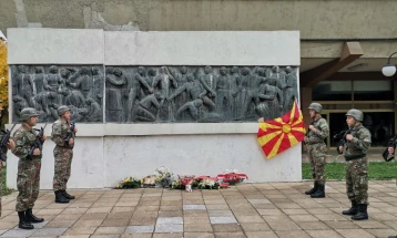 Пред Споменикот на револуцијата во Тетово се одбележа Денот на народното востание