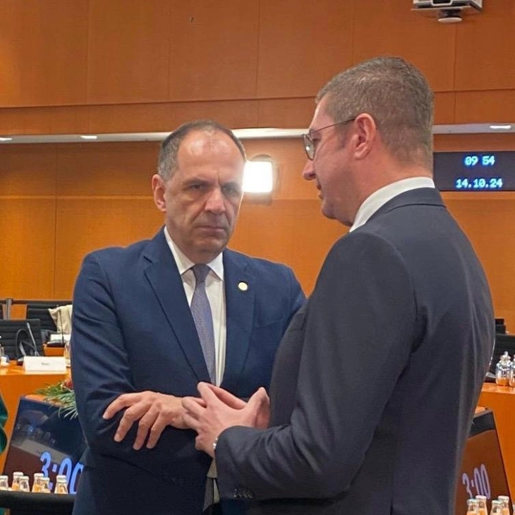 Mickoski and Gerapetritis hold brief exchange during Berlin Process Summit