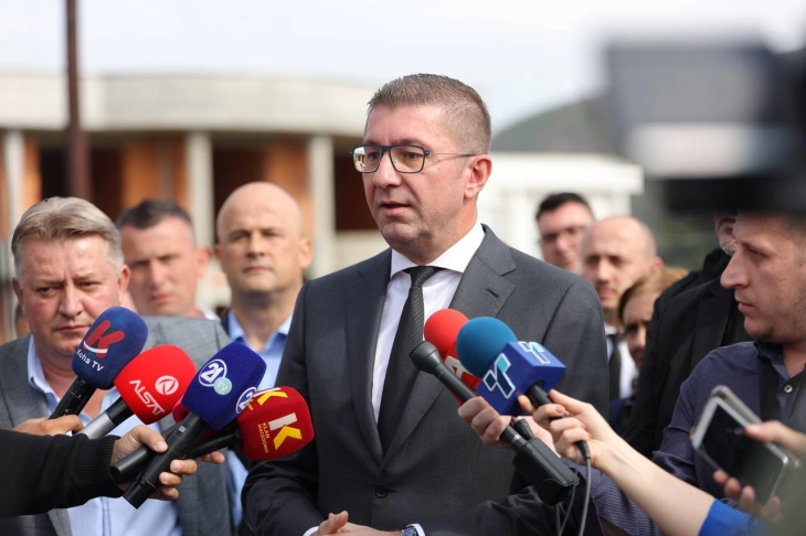 Mickoski: Qeveria konfirmoi 270 projekte komunale për të cilat do të investohen 4 miliardë denarë