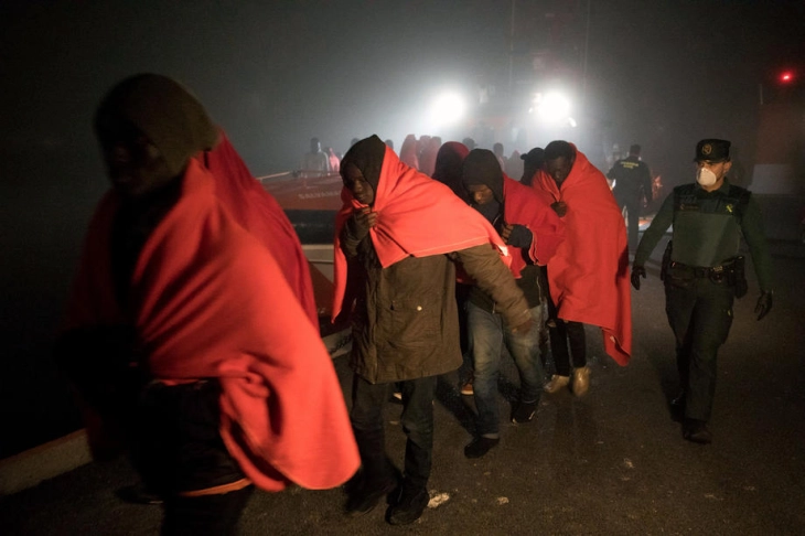 Roja bregdetare në Spanjë shpëton mbi 230 emigrantë pranë ishujve Kanarie