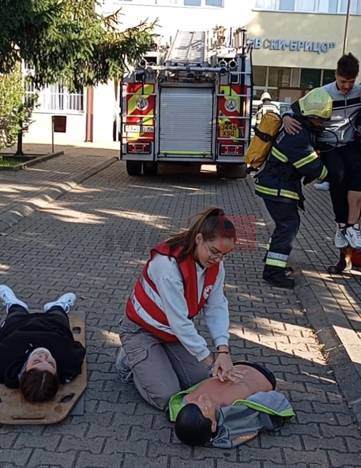 Во Делчево се спроведе симулациска вежба за евакуација и спасување при пожар во училиште