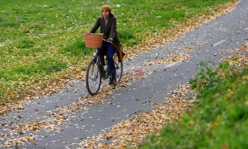 Mëngjesi i ftohtë, gjatë ditës mot me diell