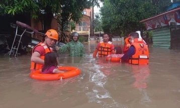 Të paktën 26 persona kanë humbur jetën në stuhinë tropikale 