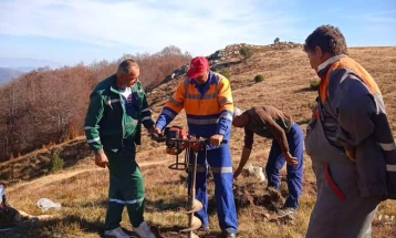 Се уредува просторот околу зафатот за вода на местото Јуручки Гробишта во Македонска Каменица