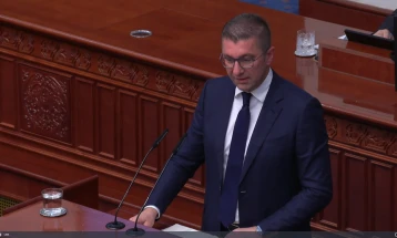 Mickoski: Nuk ka maqedonase më të madhe se Sanja Bozhinovska, ajo është profesioniste me pozicione jashtëzakonisht cilësore në të kaluarën