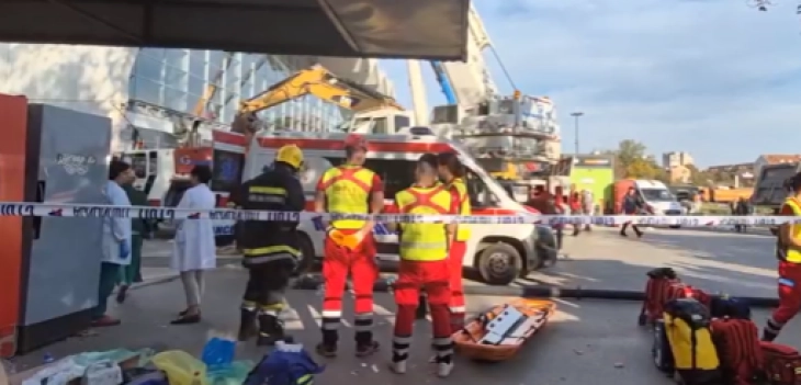 Во Амбасадата на Србија во Скопје отворена Книга на жалост за несреќата во Нови Сад