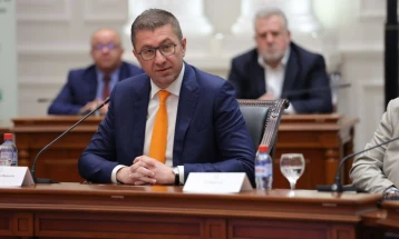 Mickoski: Dita e gjuhës rome është edhe kujtesë se duhet ta ruajmë këtë gjuhë, ta mirëmbajmë dhe të sigurohemi që do të vazhdojë të jetojë dhe të zhvillohet