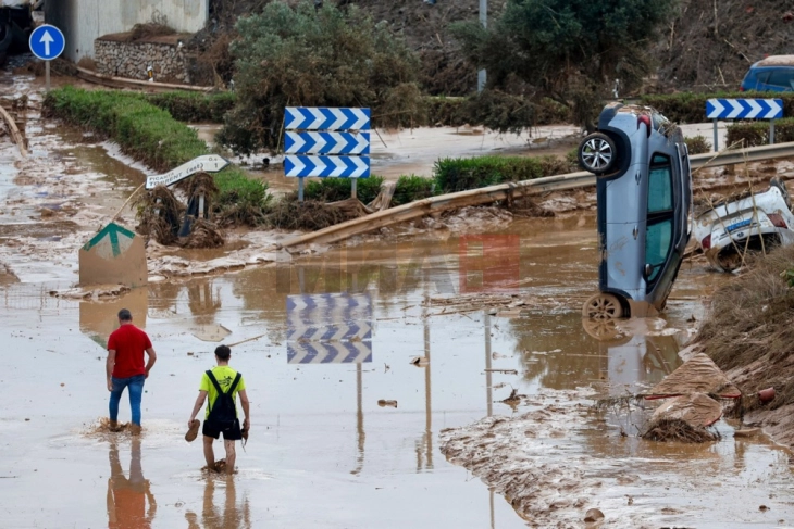 Во Шпанија во тек потрага по 89 исчезнати лица во поплавите