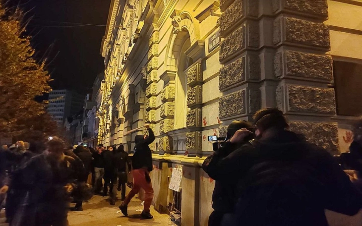 Српско обвинителство: Уапсени се девет лица поради нереди на протестот во Нови Сад