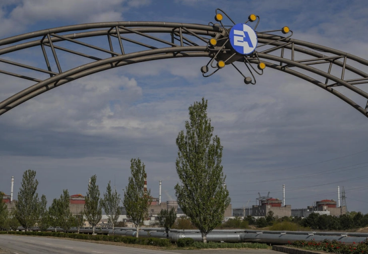 Dead and injured after Russian strikes on Ukraine's Zaporizhzhya