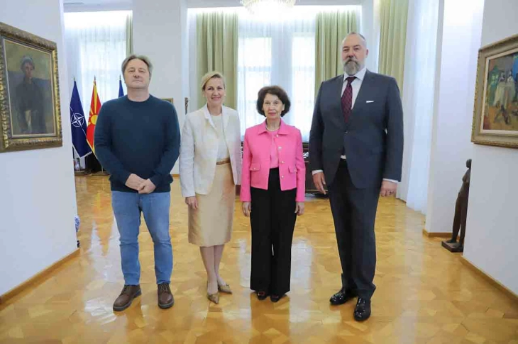 Претседателката Сиљановска Давкова ја прими Зорица Костовска, основач на Меѓународниот филмски фестивал „Богородичен Покров“