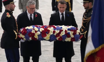 Starmer marks Armistice Day at Paris ceremony with Macron