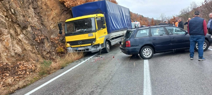 Поради сообраќајка во прекин сообраќајот на патот Делчево - Македонска Каменица