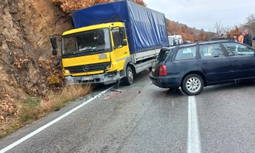 Поради сообраќајка во прекин сообраќајот на патот Делчево - Македонска Каменица