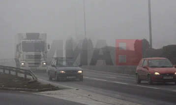 Снег и дожд на Попова Шапка, магла на патните правци Страцин - Кратово и Велес - Катланово