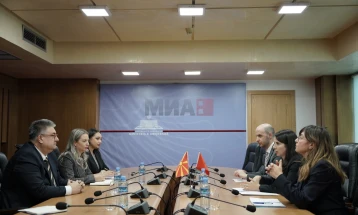 Minçev u takua me ministren e Administratës Publike dhe Antikorrupsion të Shqipërisë, Adea Pirdeni