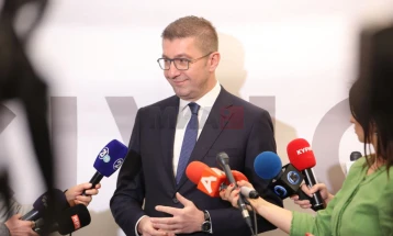 Mickoski: E rëndësishme është takimi me bankat  për huanë hungareze të përfundojë me sukses,  për ekonominë e Maqedonisë këtë dimër janë dy sfida