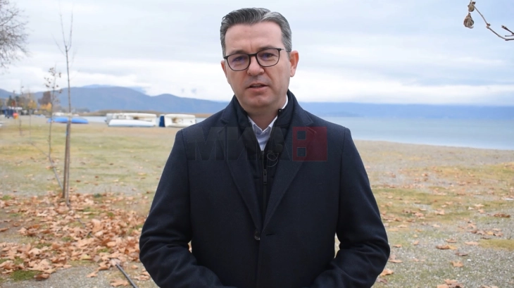 Tripunovski i njohu peshkatarët nga Ohri dhe Struga me bazën e re të peshkimit për liqenin e Ohrit