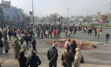 Протест во Нови Сад: Неколкучасовна блокада на сообраќајот во близина на железничката станица