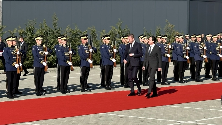 Mickoski arrives in Kosovo, joint government session underway  