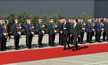 Mickoski arrives in Kosovo, joint government session underway  