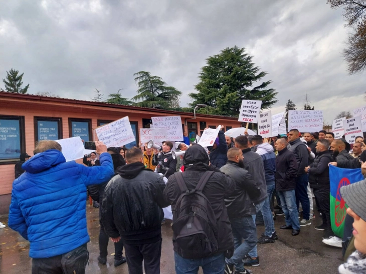 Protestë për problemet me transportin me autobus në Shkup