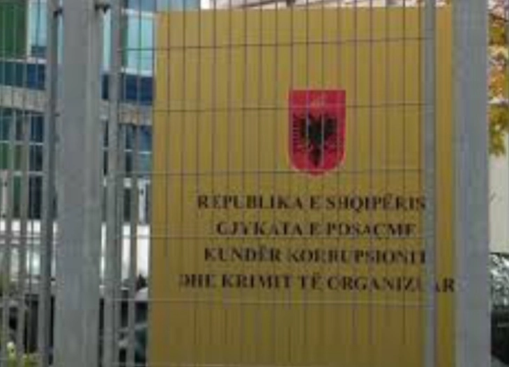 Осомничените албански новинари добивале големи износи на пари за лажни вести во полза на криминална група