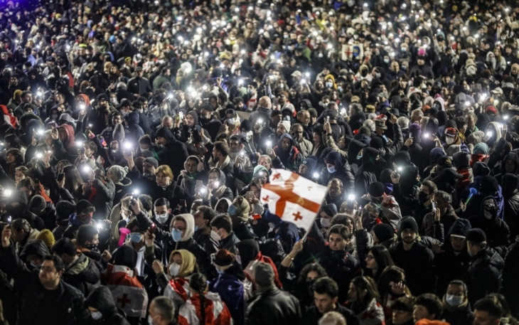 Во Грузија и вечерва продолжија антивладините протести