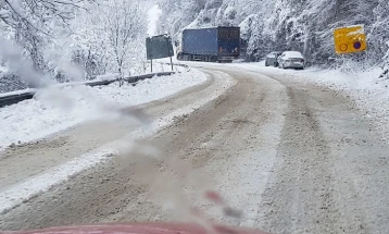 Ndalohet qarkullimi në rrugën Tetovë - Kodra e Diellit, automjete të bllokuara në Kodrën e Diellit dhe në Mavrovë