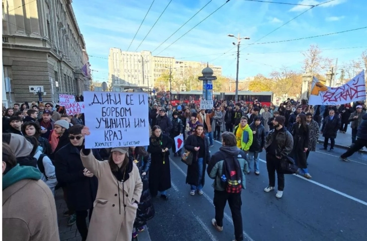 Во Белград и Нови Сад  студентите ги блокираа Ректоратот и факултетите