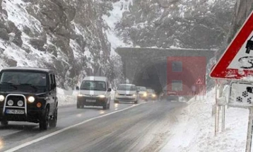 Borë bie në Kodër të Diellit dhe në Strazhë dhe Mavrovë, mjegull në Pletvar