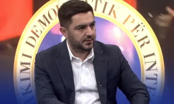 Bekteshi: Nxitësit e ndarjeve mes bashkësive etnike janë politika dhe institucionet