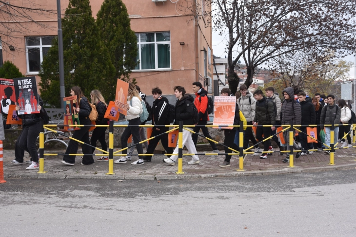 Во Штип марш против насилството врз девојките и жените, здруженијата бараат насилниците да се гонат по службена должност