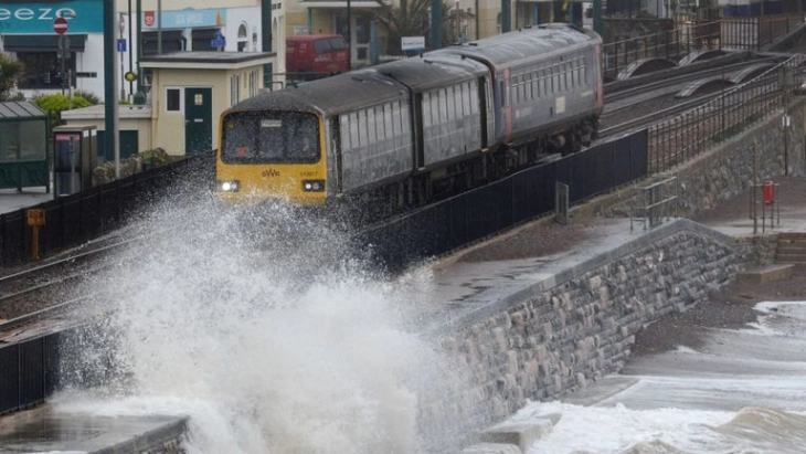 Wind speeds top 90mph as Storm Darragh starts to lash UK