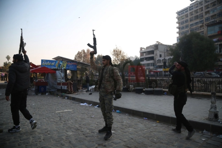 Rebelët pretendojnë se kanë rrethuar Damaskun, armata siriane përgëngjestron